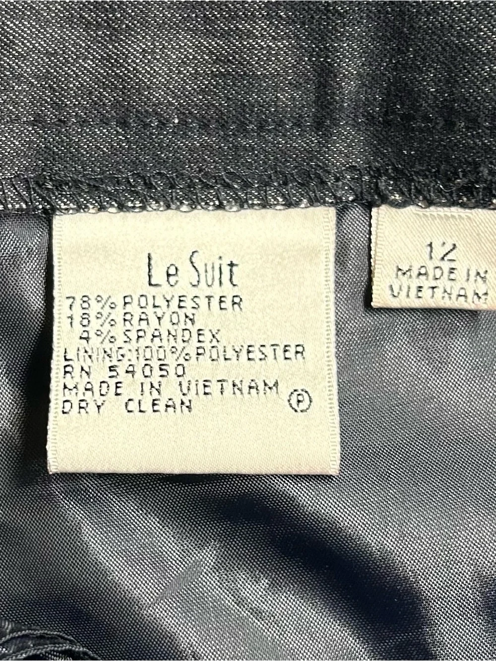 Le Suit le suit